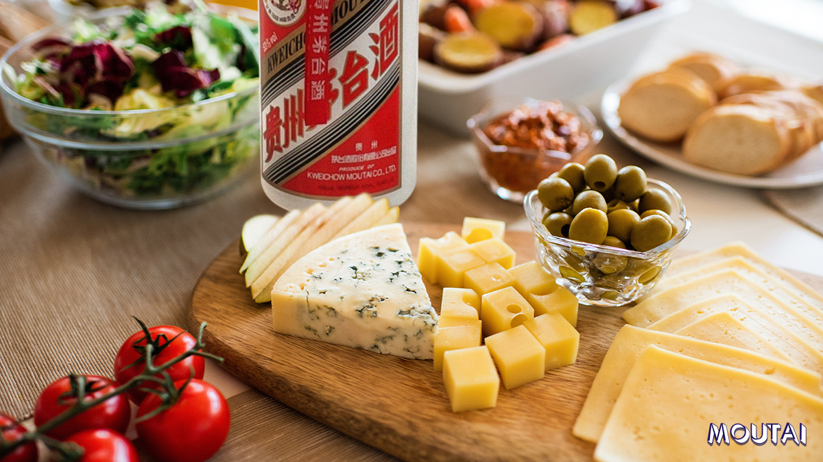 A cheese platter with a variety of cheeses for everyone to enjoy and a bottle of #Moutai with charming flavor and lingering aftertaste… Attention, please! This combination will be a big hit at this party! 😎
#China #MoreTastes