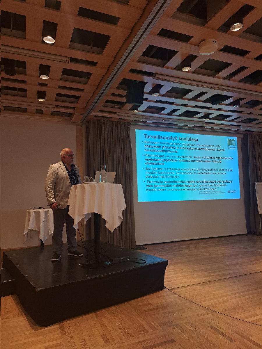 PalotutkraatiRy's tweet photo. @UniTurku Matti Waitinen kertoo peruskoulujen omatoimisesta varautumisesta turvallisuusjohtamisen näkökulmasta. Kouluissa on Suomen arvokkain omaisuus. #PTP23 https://t.co/xiX62CGfb8