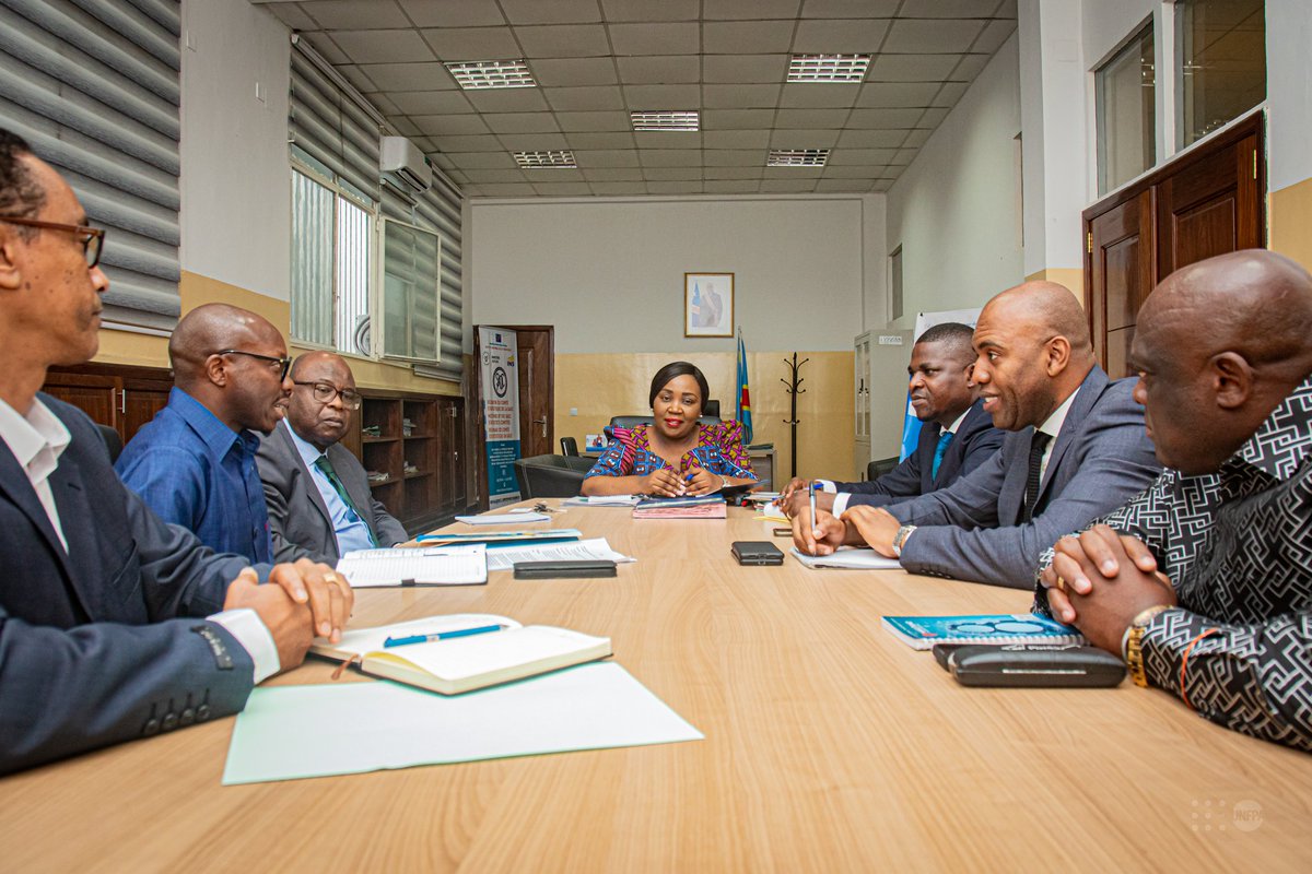 UNFPARDC's tweet photo. La Directrice Générale de l’Institut National de Statistique, Mme @ElyseeChovu a reçu le Représentant Adjoint de #UNFPA, @kenehou pour une séance de travail de redynamisation du partenariat entre les deux institutions
@PlanRdc #INS https://t.co/PMsUuRWO6j