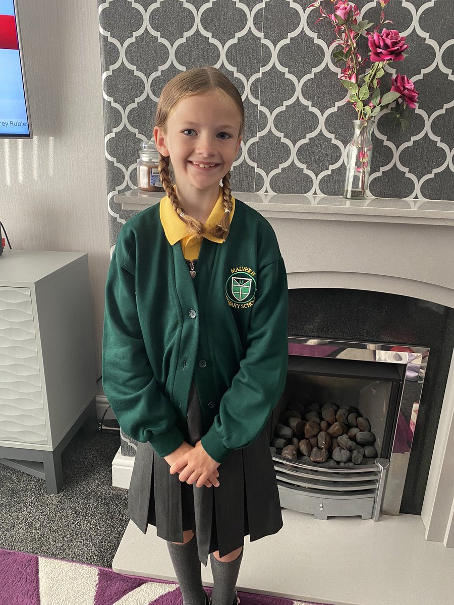 MichelleMakinso's tweet photo. Back to school yr4 for my Evie big difference this year only one left in primary @malvernprimary @BulmerMps @KevArnold96 https://t.co/ZNb2xvsKPs