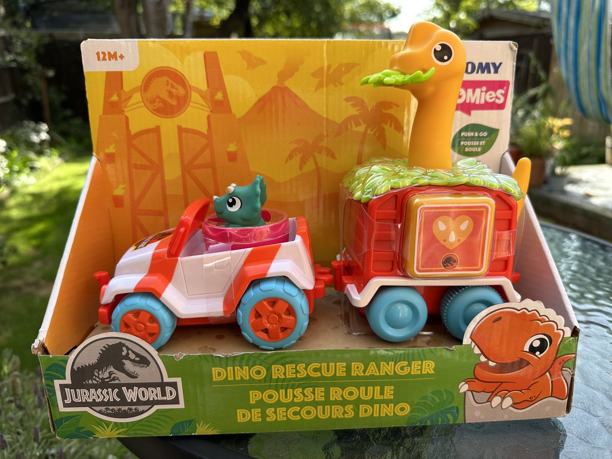 Keep your Hammond collection. This is adorable #jurassicworld #jurassicpark