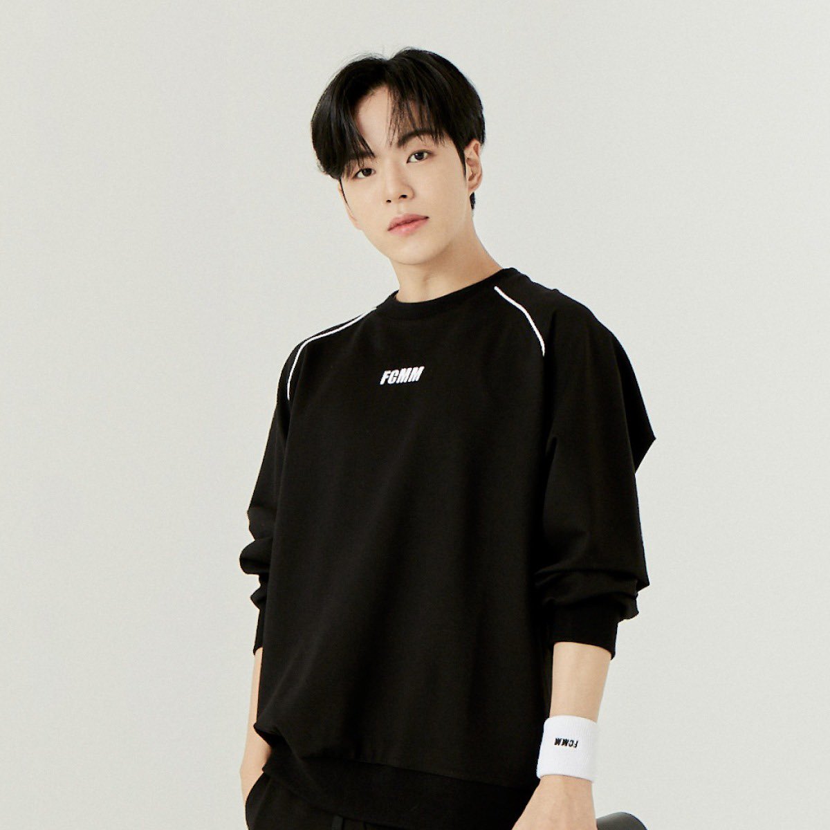 lovelyjaehyuk_'s tweet photo. more photos of jaehyuk for FCMM 🖤 #윤재혁 https://t.co/RCM6mo82sB
