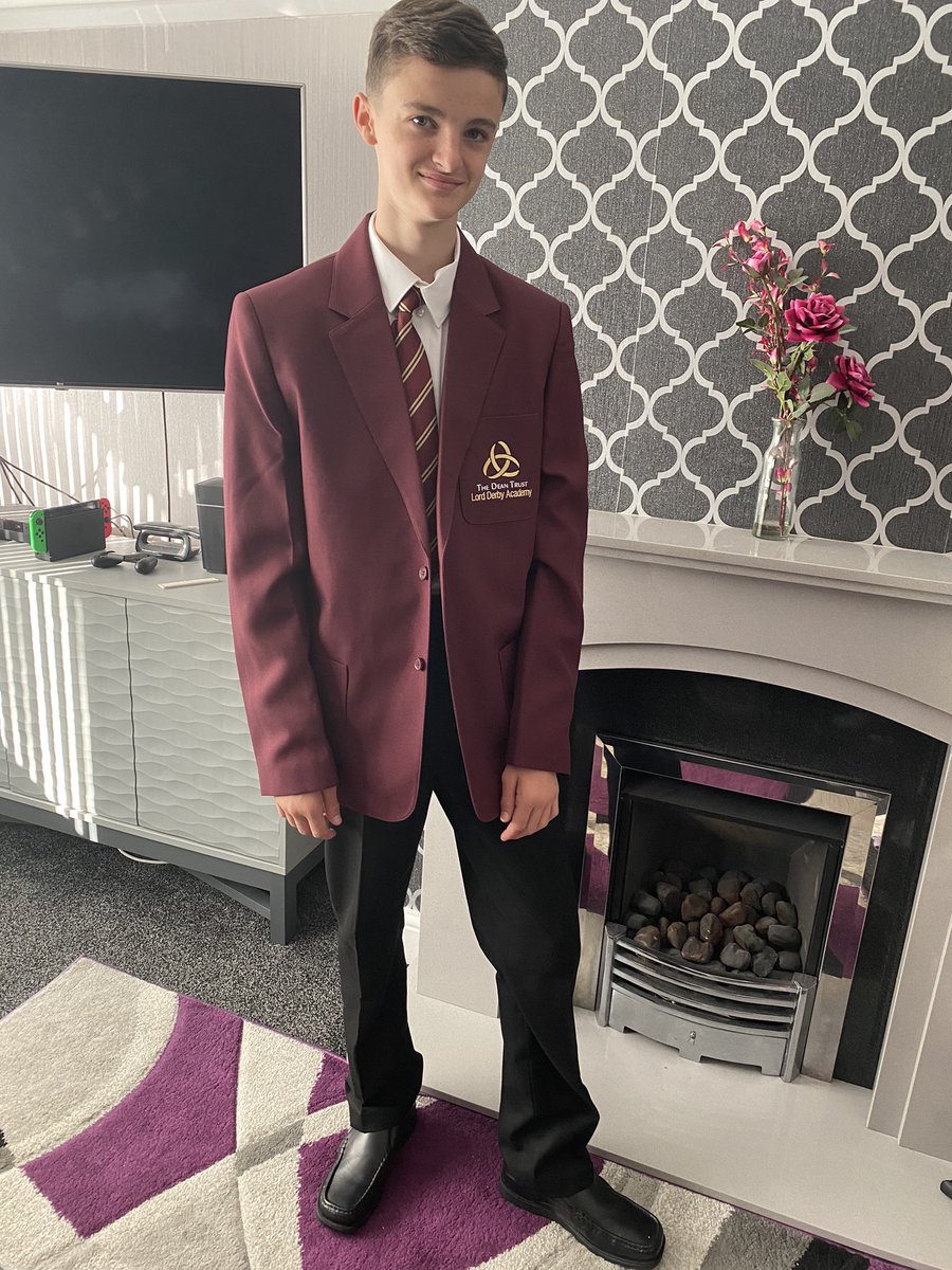 MichelleMakinso's tweet photo. Megan off to high school how do I have 2 in high school already yr 7 and yr 10  @DT__LDA @malvernprimary https://t.co/6kBTrKTRWZ
