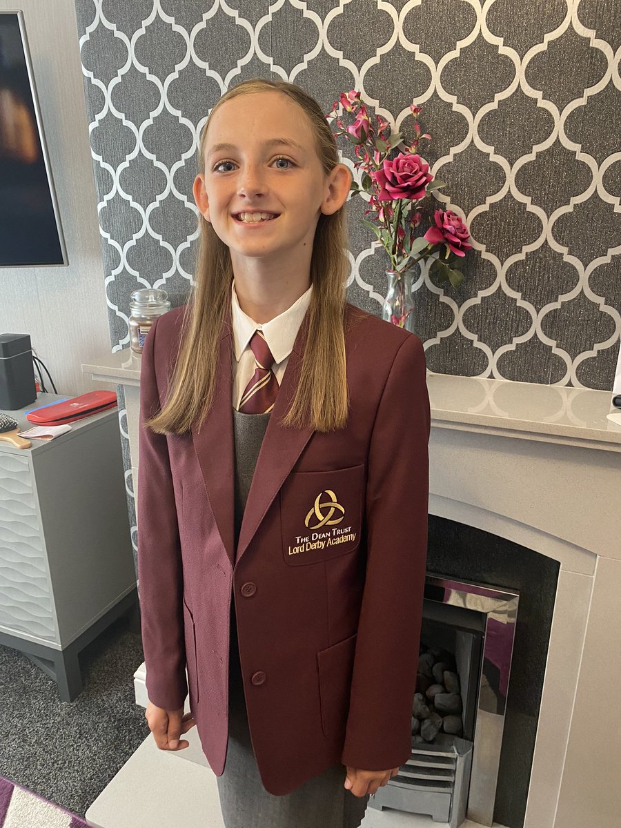 MichelleMakinso's tweet photo. Megan off to high school how do I have 2 in high school already yr 7 and yr 10  @DT__LDA @malvernprimary https://t.co/6kBTrKTRWZ