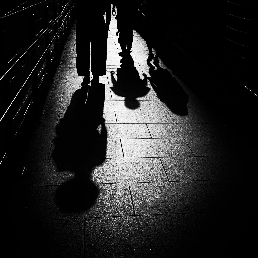 maopapa777's tweet photo. 影人たち。#shadows #soulshadows #oosaka #street #snapshot #ig_japan #monochrome #blackandwhite #白黒写真 #シロクロ #em1mark3 #omsystem #microfourthirds #マイクロフォーサーズ #om写真投稿 https://t.co/FsXqik4BsD