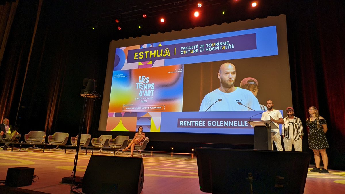 🎒 Rentrée 2023 des étudiant.e.s en #DEUST #Licence et #LicenceProfessionnelle de l'#ESTHUA (campus d'Angers, Cholet, Saumur et Les Sables d'Olonne) au Centre de congrès d'Angers. Bienvenue à l'<a href="/UnivAngers/">Université d'Angers</a> ! 🎓