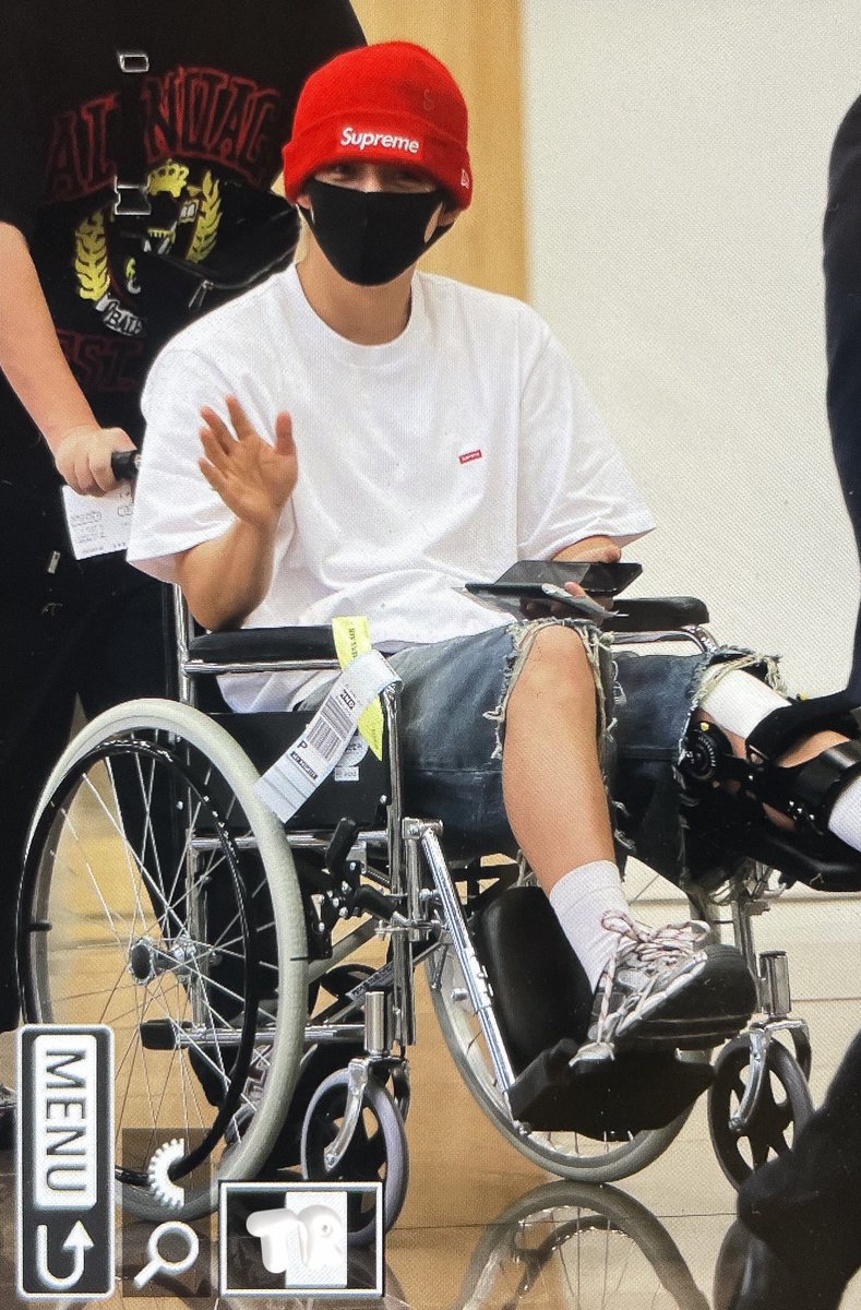 cheoleaders's tweet photo. safe skies, seungcheol! take care and get well soon 🤍 https://t.co/0qV289xCWm