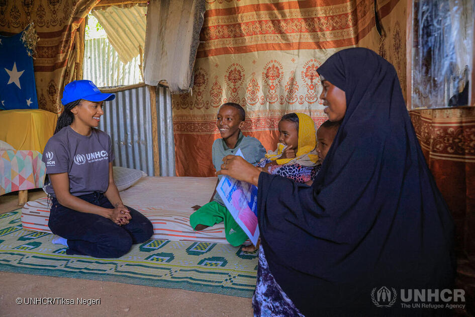 Refugees's tweet image. 🎉 Happy birthday, @KatGraham! 🎉
Today, we celebrate your incredible commitment as a UNHCR Goodwill Ambassador, especially to support refugees hardest hit by hunger. Here's to another year of impact! 🎈🌎❤️