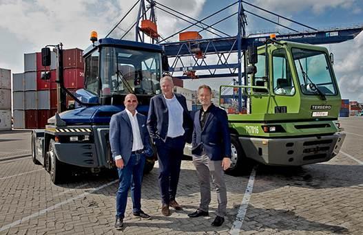 The 2-year project will see 6 autonomous yard trucks deployed at the port for the first time, starting with the Kramer City Terminal later in 2023 and expanding to the Maasvlakte Container Exchange Route. Read more in @portstrategy: ow.ly/HMtU50PsBNP #DeliveringAutonomy