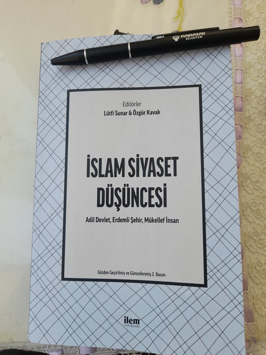 İnsanı tanımıyorsak/bilmiyorsak  hiçbir şey(i) bilmiyoruz/tanımıyoruz demektir. İnsan bir topluluk içinde yaşayan, kendisini bir topluluk içerisinde anlamlandıran siyasi bir varlıktır.