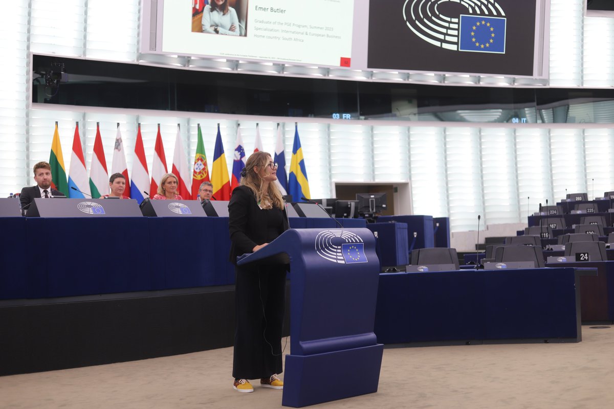 EMStrasbourg's tweet photo. The advice of Emer Butler and Chloé Ballard, two alumnus of our school were precious for our students. 🎓 https://t.co/VV02f4z8eH