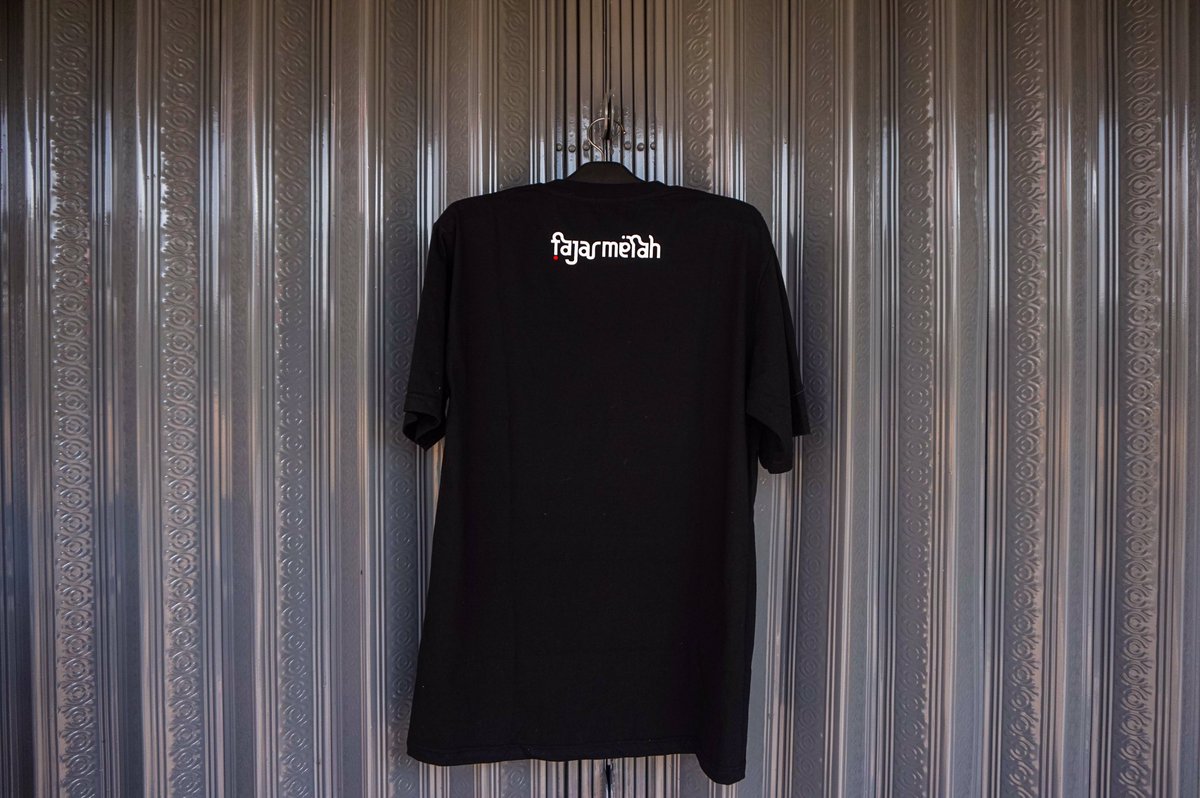 Yang ready stock lagi

"Dia Ingin Jadi Peluru"

Tersedia:
warna: hitam
size: 
M: 51 x 71
L: 54 x 74
XL: 57 x 77

Harga:
IDR 150.000

pesan ke:
whatsapp: 0813-2706-7076

#fajarmerahdodolan #oleholehkhasfajarmerah
