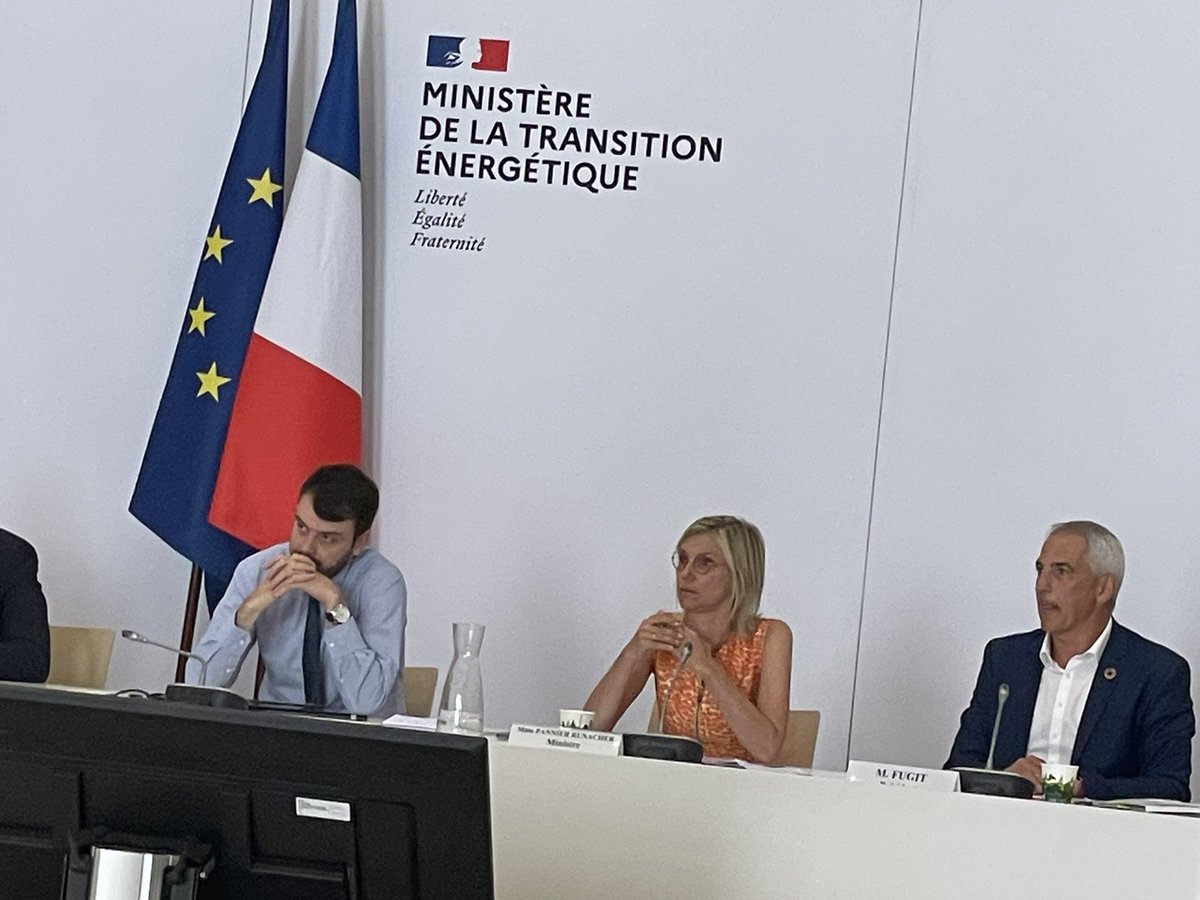 La ministre de l’énergie réunit  le CSE et livre 3 objectifs  : maîtriser l’approvisionnement, construire les filières industrielles  et donner une visibilité à long terme.  Donc. Engagement de volume sur  AO eoliens, sur autorisations terrestres et pas de nouvelle rétroactivité