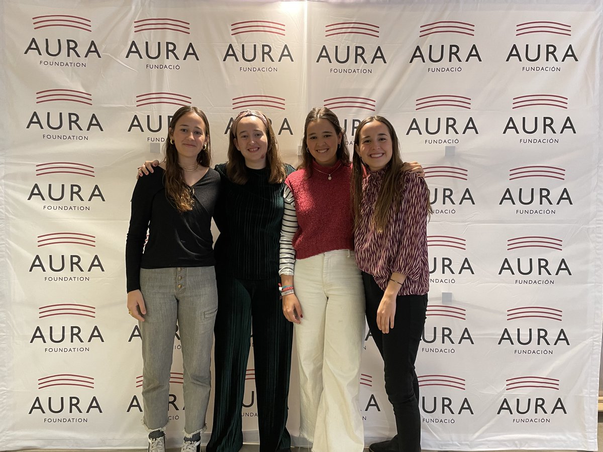 aurafundacio's tweet photo. Avui, per celebrar el dia mundial dels germans i germanes, volem compartir les fotos que es van fer al nostre photocall. Aprenem moltes coses de tots ells i elles, com per exemple que quan compartim les nostres alegries, aquestes es tornen immenses.😁

#Germas #Germanes https://t.co/QBsjVQ4jAg