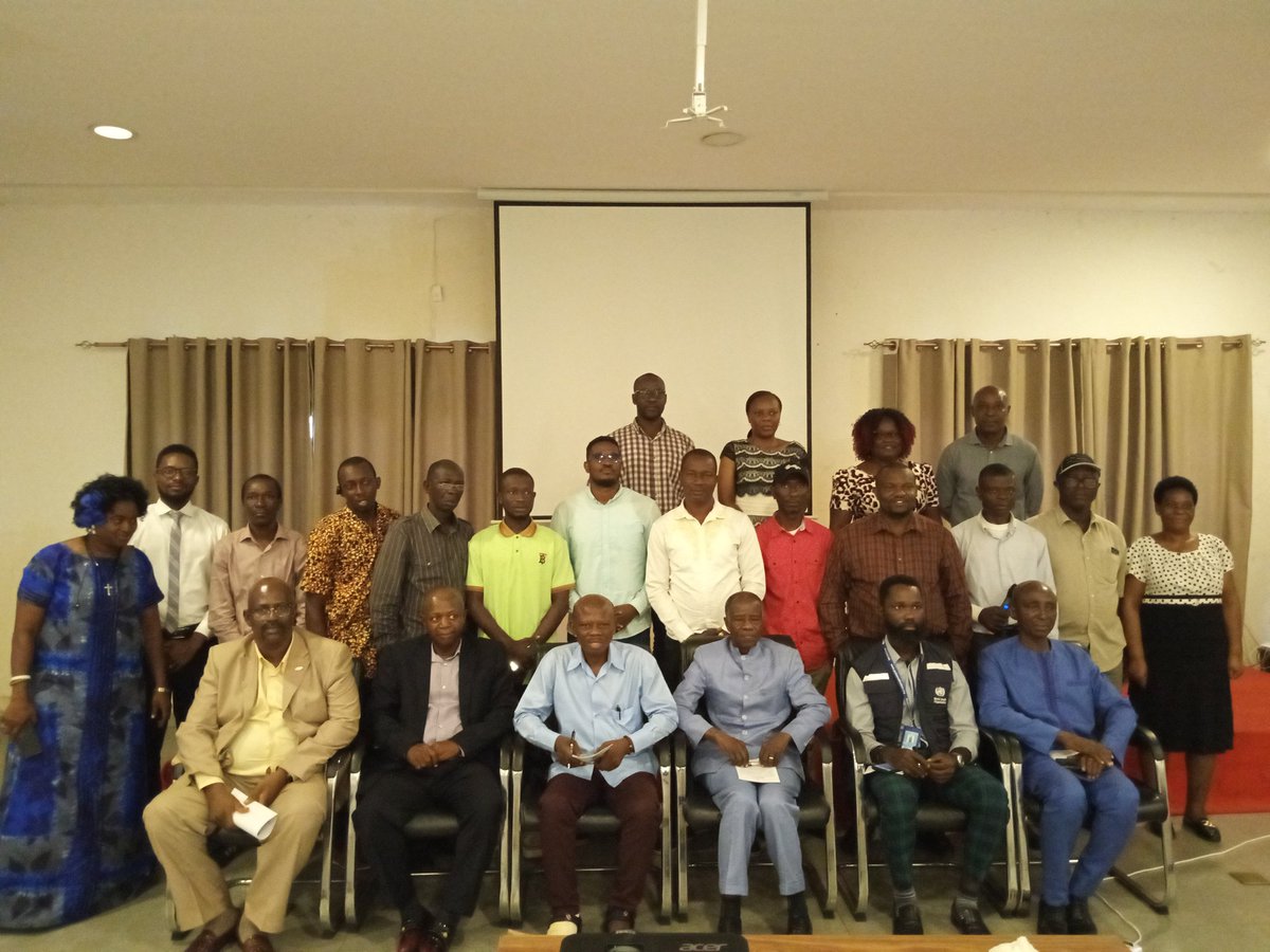 FAOSierraLeone's tweet photo. Collaboration in action! #FAOECTAD &amp; @WHO support Government of Sierra Leone to validate a National Strategy against future anthrax outbreaks in humans and animals. Thanks to #OneHealth MDAs &amp; our partners, @USAID @FAOAfrica @FAOemergencies https://t.co/5clBlmu1aF