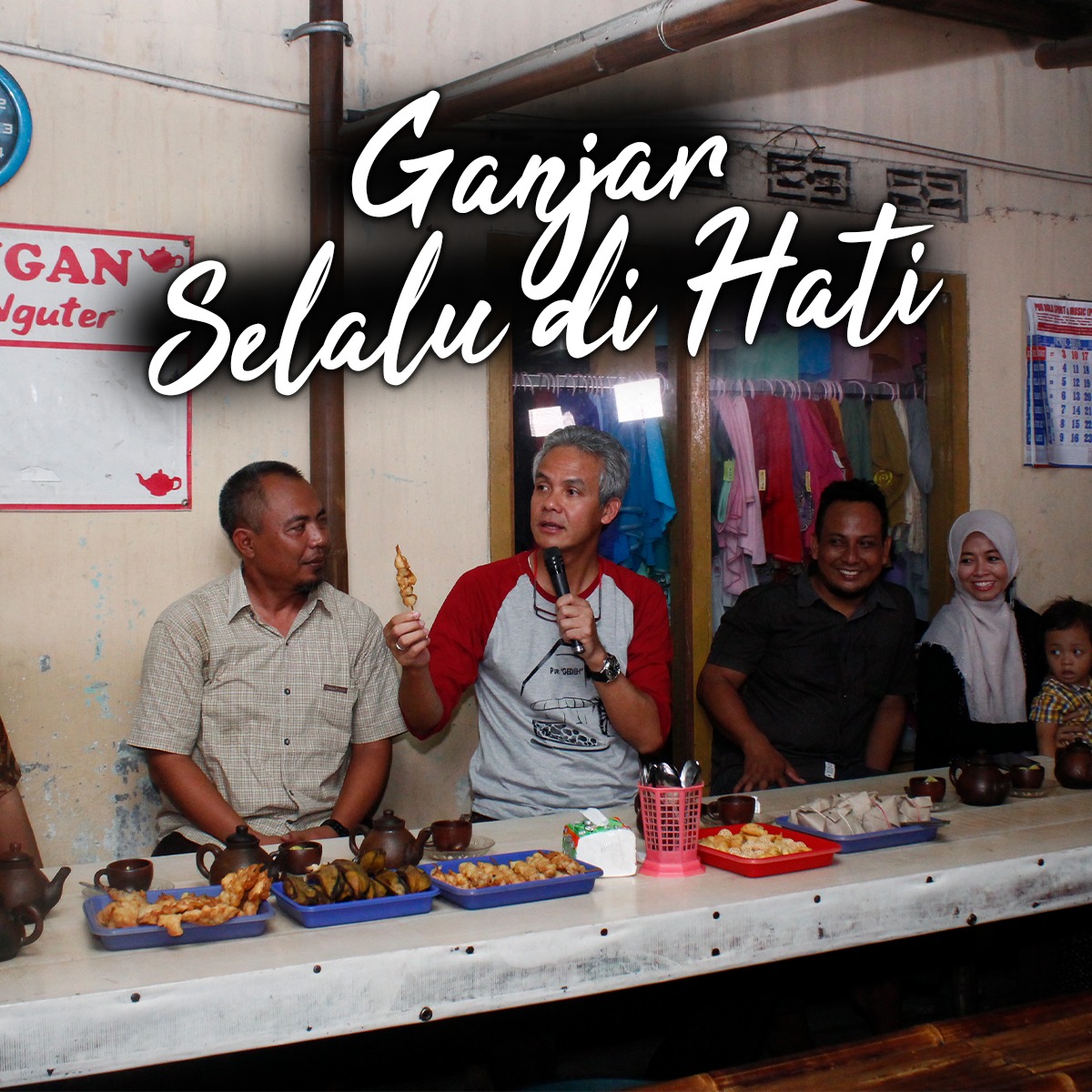 Sosok yang sangat sederhana, berkerumun dengan masyarakat sekitar sekaligus mensosialisasikan permasalahan yang perlu dibenahi #GanjarSelaluDihati
Terimakasih Jateng