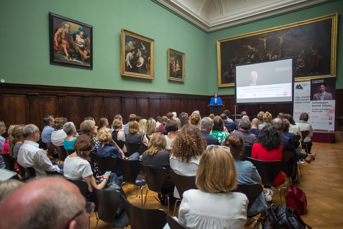 SenWGP's tweet image. Eröffnung der Berliner Fachstelle für #Suizidprävention.  Neben der Website: suizidpraevention-berlin.de, wurde eine Aufklärungskampagne + Sonderausstellung im #BodeMuseum präsentiert. 
Mit dabei: Berlins Staatssekretärin Ellen Haußdörfer. #SchweigenkostetLeben #SuizidkeinTabu