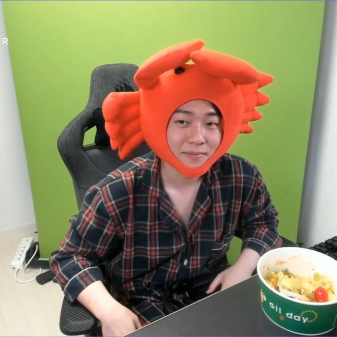 ryu_ja_'s tweet photo. 게귀여움🦀

야무지게 들어가는구만 뭘ㅋㅋ https://t.co/xFqihIVP3D