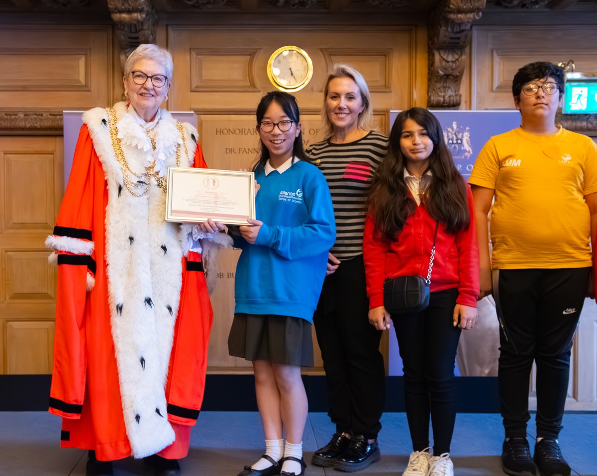 New school term! Will your school sign up to be a School of Sanctuary? Congratulations to Allerton Primary and Leeds City Academy who received their awards from the Lord Mayor of Leeds at the end of the summer term with other Leeds' schools present .