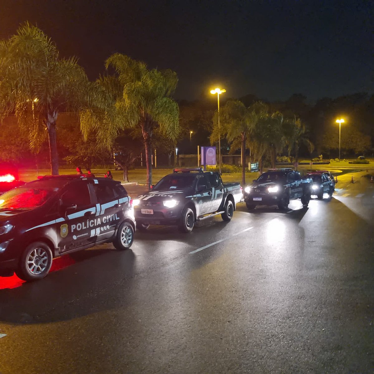 cid_martins's tweet photo. Seis presos já. Polícia realiza nova ofensiva contra facção suspeita de ameaçar comerciantes do Vale do Sinos e cobrar por serviço de segurança. Delegado André Serrão e diretor da 3ª DRM delegado @DelegadoHartz https://t.co/MasdJDmI1J https://t.co/HQv1Wj4cYm