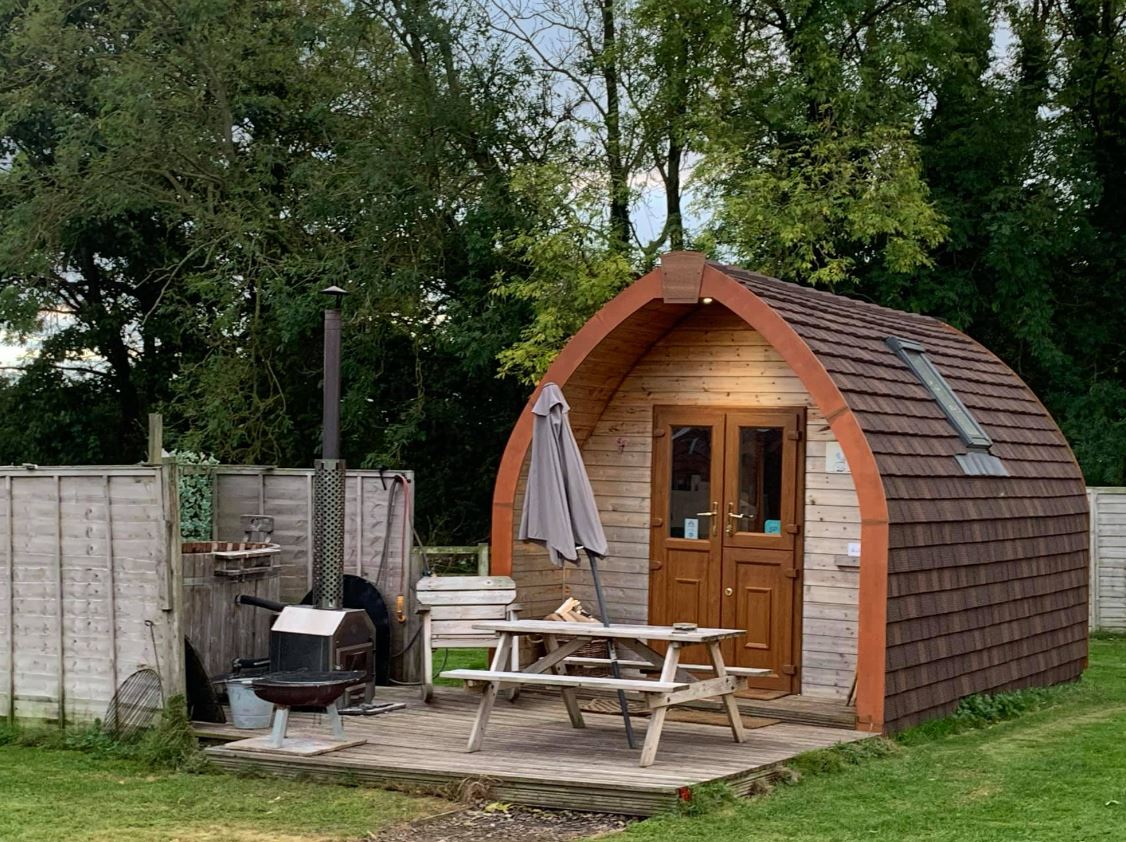 Camping_Direct's tweet photo. Escape to the countryside at Bracken Burrows! 🌳
Discover the beauty of East Yorkshire with wonderful glamping accommodation. The superbly designed pods with a hot tub, offer the perfect countryside getaway.
https://t.co/HepFJ4XFLC
#Glamping #Pod #Family #Pets #HotTub #Kilnwick https://t.co/M2Zn2f0mzq