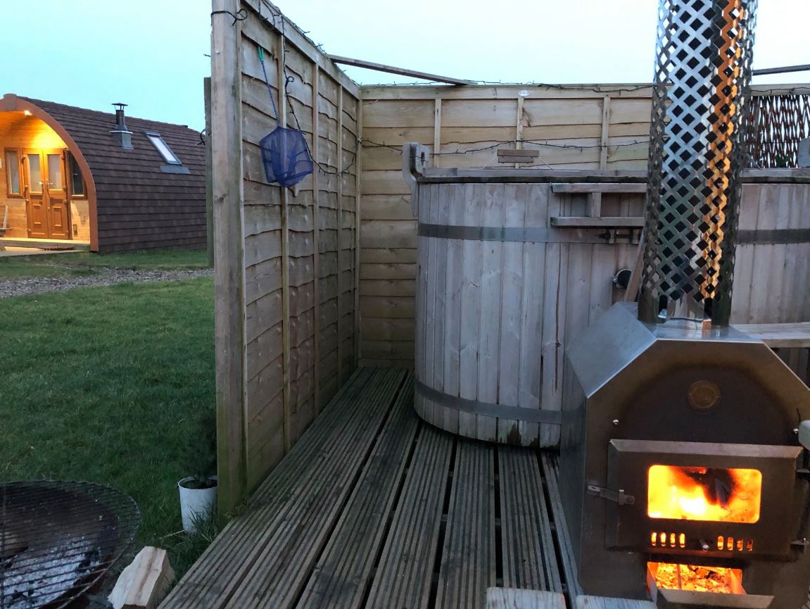 Camping_Direct's tweet photo. Escape to the countryside at Bracken Burrows! 🌳
Discover the beauty of East Yorkshire with wonderful glamping accommodation. The superbly designed pods with a hot tub, offer the perfect countryside getaway.
https://t.co/HepFJ4XFLC
#Glamping #Pod #Family #Pets #HotTub #Kilnwick https://t.co/M2Zn2f0mzq