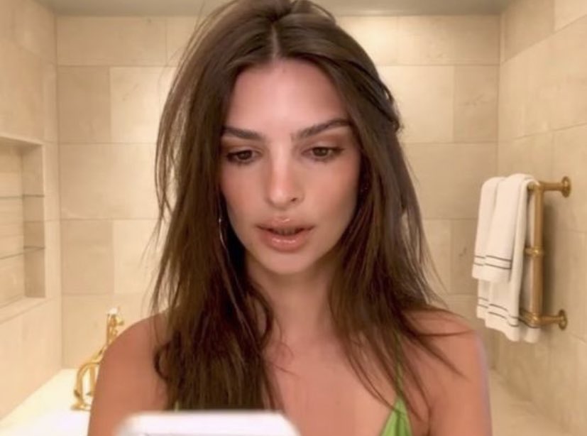 karlarboledas's tweet image. yo viendo por 5ª vez mis destacadas porq estoy obsesionada conmigo misma