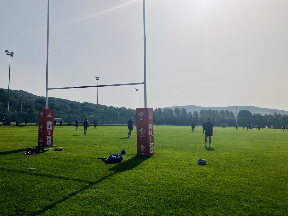 ChwaraeonPDC's tweet photo. Rydyn ni wrth ein bodd â pha mor brysur yw hi yn y Parc Chwaraeon heddiw. Mae @BristolBears  yn hyfforddi ar ein cae Rygbi, @NewportCounty  ychydig fetrau i ffwrdd, yn ogystal â chynnal digwyddiad @FirstChoiceHA  yn y brif neuadd a hefyd Profion Ysgolion WRU yn yr Ysgubor. https://t.co/9MO6hW8GOX