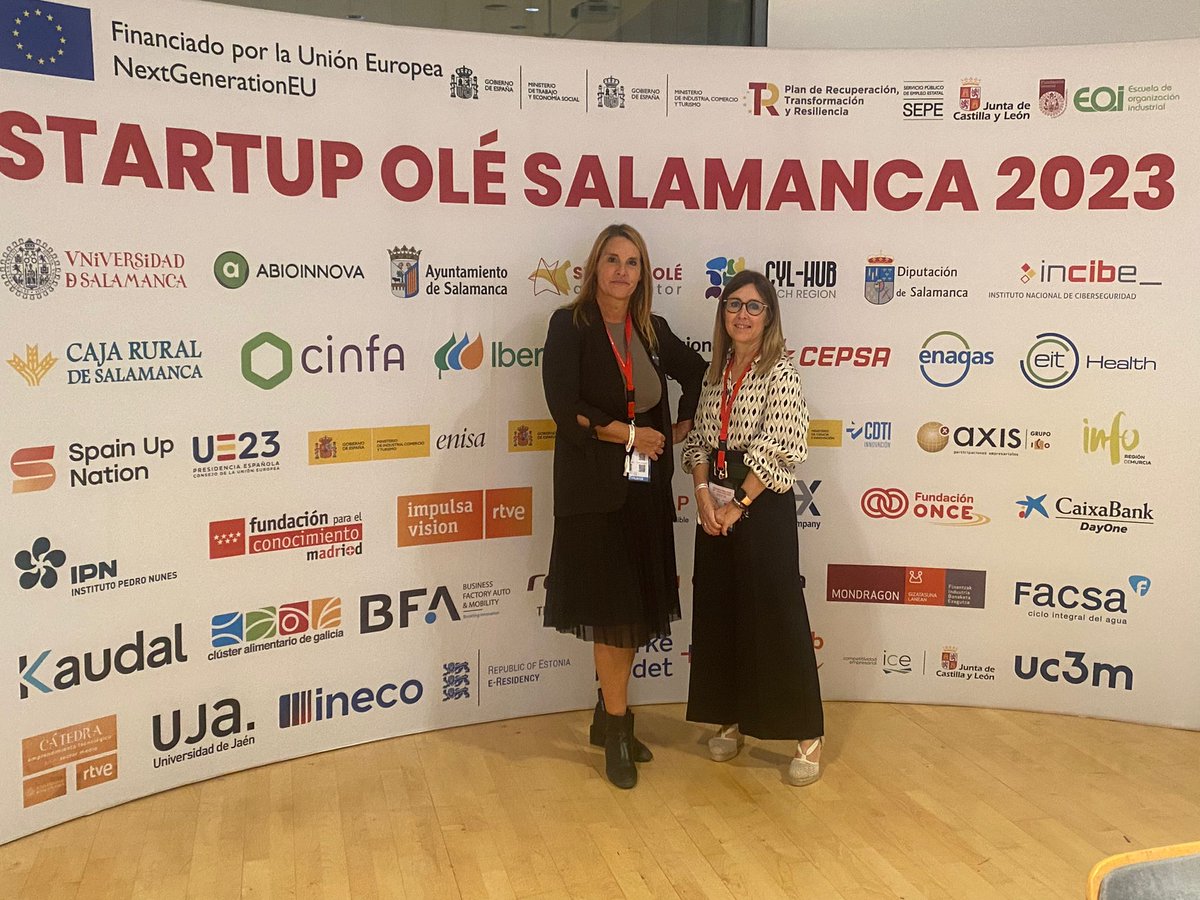 Hoy las startups #Rooteco #Smallops
@adamorobot y @Genbioma ganadoras de #PremiosEmprendeXXI participan en el #PitchCompetition de @startupole, donde presentan sus proyectos ante inversores y representantes de @caixaBank #DayOne. 
¡Enhorabuena @Adamorobot por pasar a la final! 👏