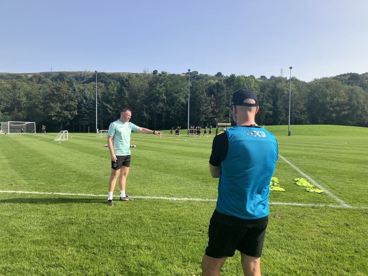 ChwaraeonPDC's tweet photo. Rydyn ni wrth ein bodd â pha mor brysur yw hi yn y Parc Chwaraeon heddiw. Mae @BristolBears  yn hyfforddi ar ein cae Rygbi, @NewportCounty  ychydig fetrau i ffwrdd, yn ogystal â chynnal digwyddiad @FirstChoiceHA  yn y brif neuadd a hefyd Profion Ysgolion WRU yn yr Ysgubor. https://t.co/9MO6hW8GOX