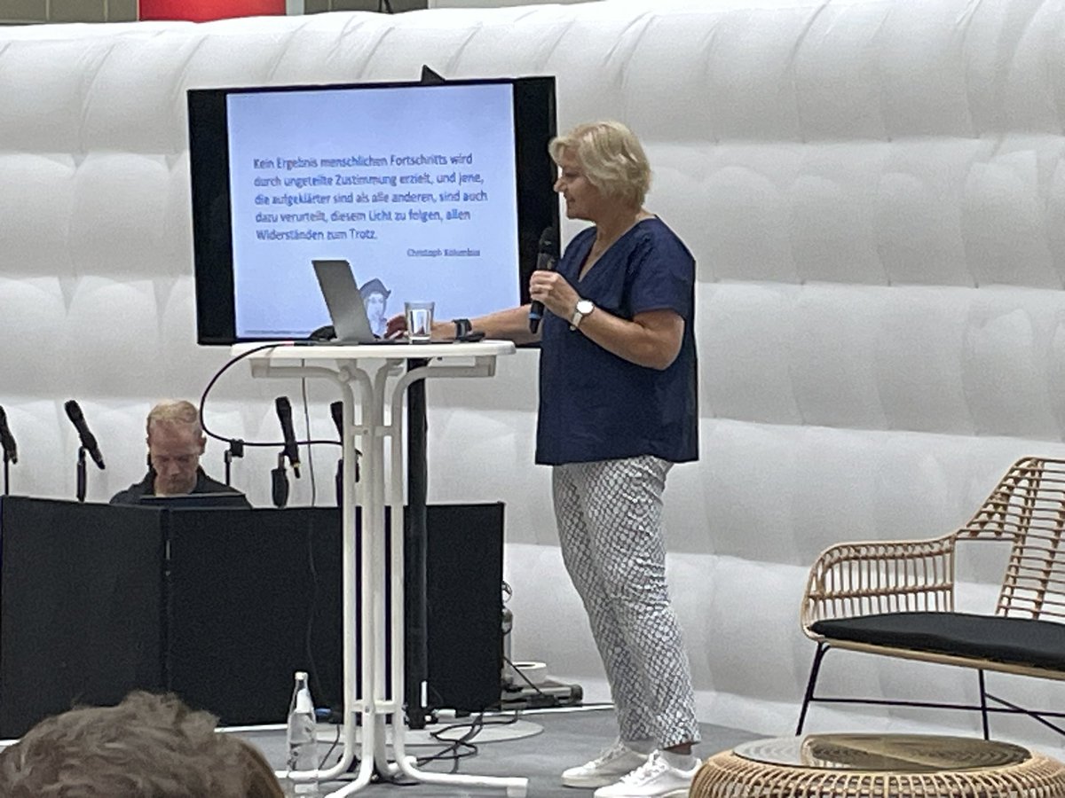 aen_weh's tweet photo. @herr_foertsch @Carmen81223329 #Learning 6 auf der #molol waren die mutmachenden Impulse von @mydz. Wir sollten mehr wie Kolumbus Widerständen trotzen! https://t.co/06FtVpXy8Y