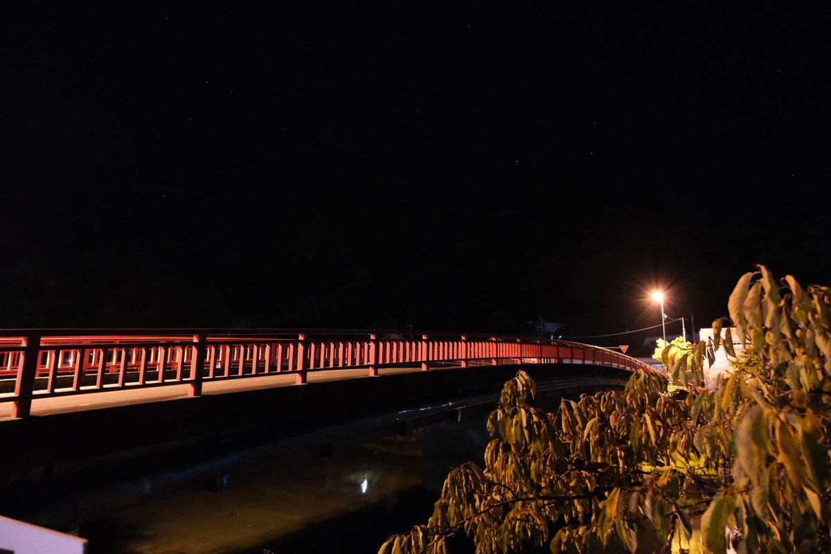 DHleechan's tweet photo. 夜散歩
夜は少し涼しくなって来た？
今日は月が出てないから真っ暗
明日から天気悪いもんね
海の写真が撮りたいなぁ

#カメラ散歩 #夜散歩 #FUJIFILM_xt30 #今日はiPhoneじゃないよ #ファインダー越しの私の世界ᅠ   #散歩のシメは #セブンのアイスコーヒー https://t.co/zyeBhRCOlO