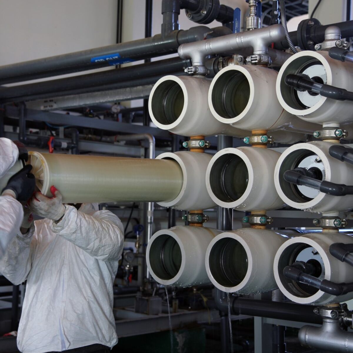 WRcGroup's tweet image. It&apos;s #TechnicalTuesday and Dr Abraham Negaresh, Associate Director - Desalination Lead at #teamWRc, is discussing the potential of membrane-based desalination technologies.

Read the full article on our website: bit.ly/3EJW54p

#desalination #technology