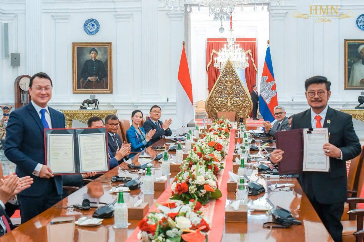 TinaDITH's tweet photo. New chapter of cooperation with Indonesia in Agriculture sector. 
Hope this will be fruitful for our people of both countries, Cambodia-Indonesia. https://t.co/3PXYuOjOZ7