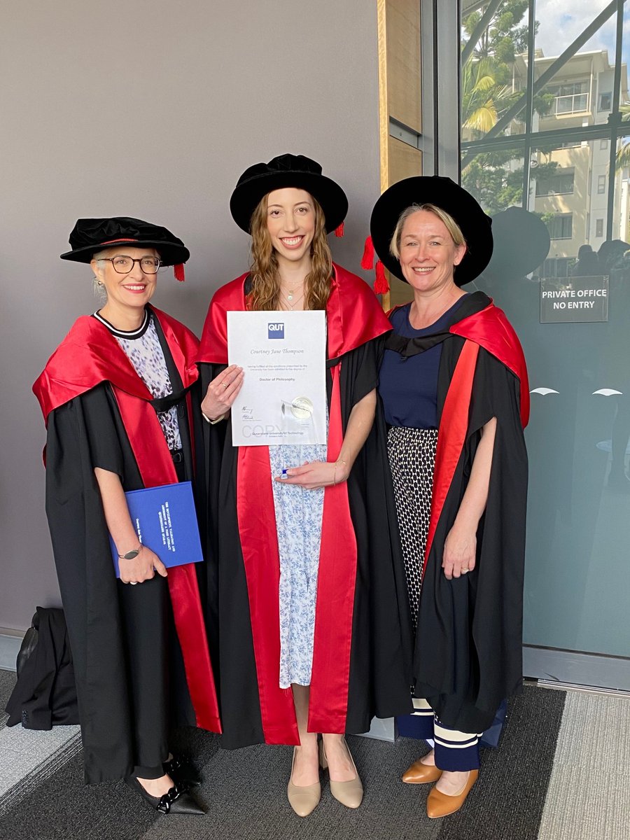 Congratulations to @CJThompson_ who received the Outstanding Doctoral Thesis Award last week for her work which developed, validated and tested a measure for #foodliteracy. I had to wait a week to post because I was too excited to be cool :) @Dr_BeckB @jeanmadams