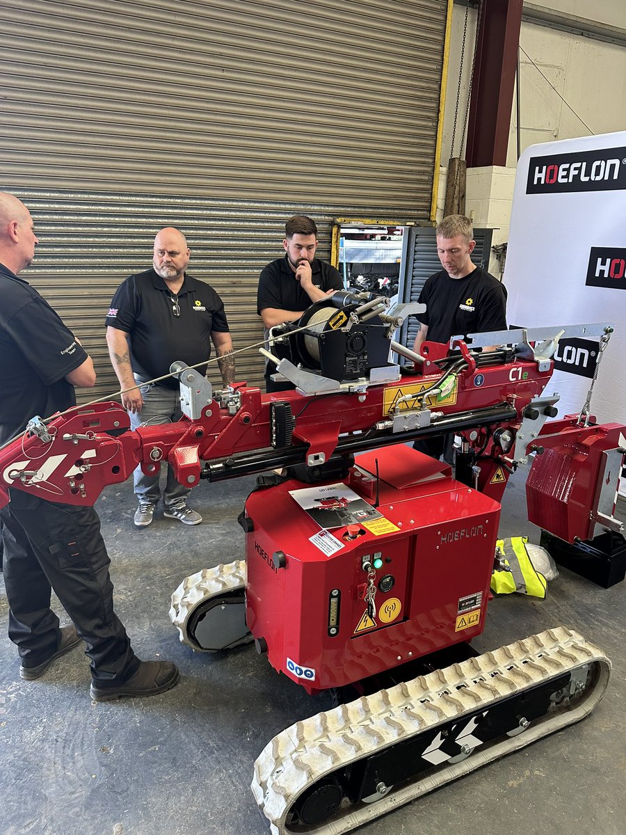 FosterCranes's tweet photo. Itβs been a productive morning as we had some of the @sunbeltrentaluk #Lifting Team with us.
They completed some Product Familiarisation Training on the new #Hoeflon C1e #CompactCrane that they will be taking delivery of 4 soon. π
#FosterCranes #SpiderCrane #MiniCrane #UK https://t.co/1iRnO8nSL1