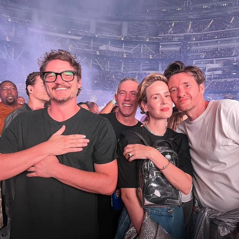 pascalypse's tweet photo. New ๐ธ: Fotinha nova de Pedro Pascal
compartilhadas pelo amigo do Pedro, Jason Butler.
Somos muito apaixonadas ๐ Olha esse sorriso, a pose e a unha prata ๐
๐ป
Sua felicidade รฉ a nossa, Zรฉ! ๐
#pedropascal #pedropascalfanaccount #pascalypse #pedropascalfanpage #pedropascaldaily https://t.co/xHrO8WNlgE
