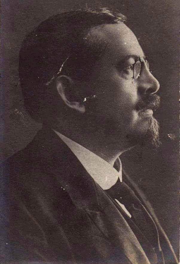 atsizoloji's tweet photo. "Arap genci ile benim İslam'ı anlayışımızda çok fark var. Ben İslam'ı umumi bir din diye anlıyorum. Arap; İslam'la birlikte Araplık da yayılsın diyor, Müslüman olan her kişi Arap olsun, bütün Müslüman dünyası bir Arap padişahlığına dönüşsün diyor."

- Yusuf Akçura https://t.co/cJIjyEPiiy