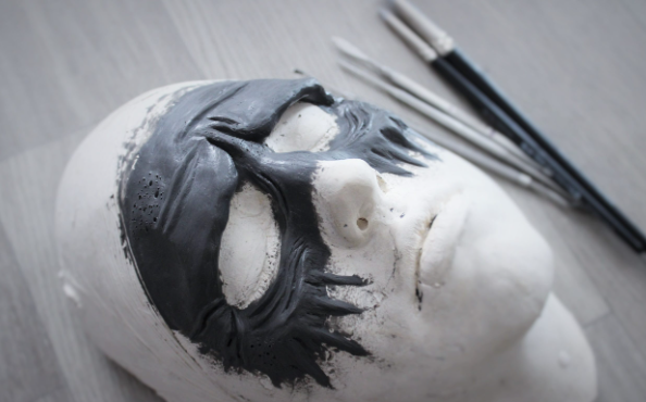 SPECIAL METIERS EN TENSION SPECTACLE : L’agence #AVSTechniciens propose une MASTERCLASS interactive autour des métiers Chef #Maquilleur - #Posticheur – Prothésiste du #cinéma ! Avec Alain Folgoas.
📅07/09/2023
📍Agence #AVSTechniciens - @poleemploi_75