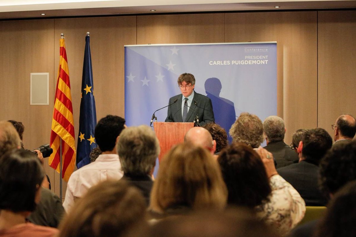 JuntsXCat's tweet photo. 🗣 President @KRLS Puigdemont 👇🏽

❗️Condicions necessàries per poder emprendre el camí de la negociació:

1️⃣ El reconeixement i respecte a la legitimitat democràtica de l’independentisme.
2️⃣ L’abandonament complet i efectiu de la via judicial contra l’independentisme i els independentistes.
3️⃣ La creació d’un mecanisme de mediació i de verificació que aporti les garanties del compliment i seguiment dels acords que els dos grans partits polítics espanyols no estan en condicions de donar-nos.
4️⃣ Fixar com a únics límits els definits pels acords i tractats internacionals que fan referència a drets humans (individuals i col·lectius) i a llibertats fonamentals.