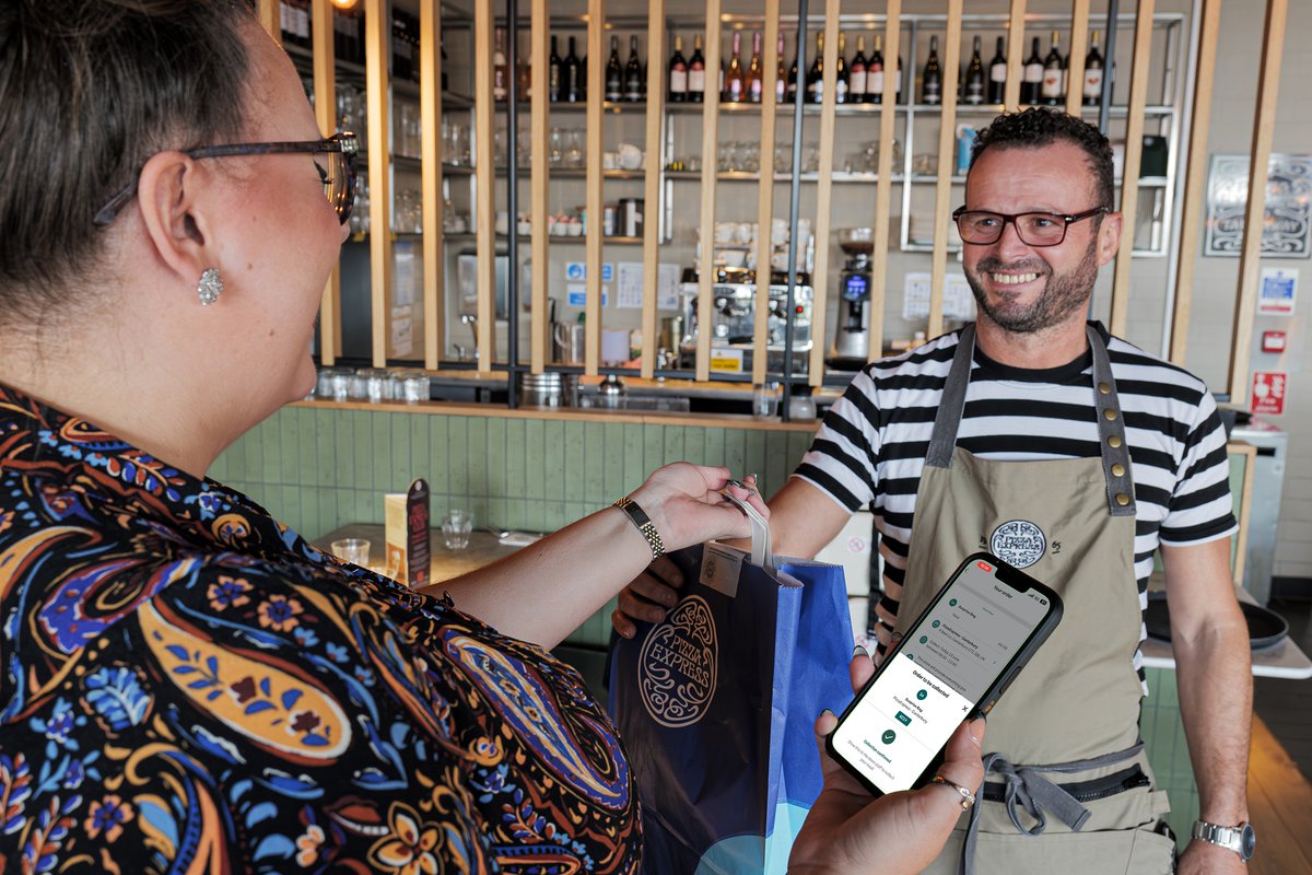 A1RetailMag's tweet image. PizzaExpress partners with Too Good To Go. Find out more ➡️ a1retailmagazine.com/latest-news/pi… #retail #retailnews #PizzaExpress #partners #TooGoodToGo #reducing #foodwaste #SustainableFuture 🍕
