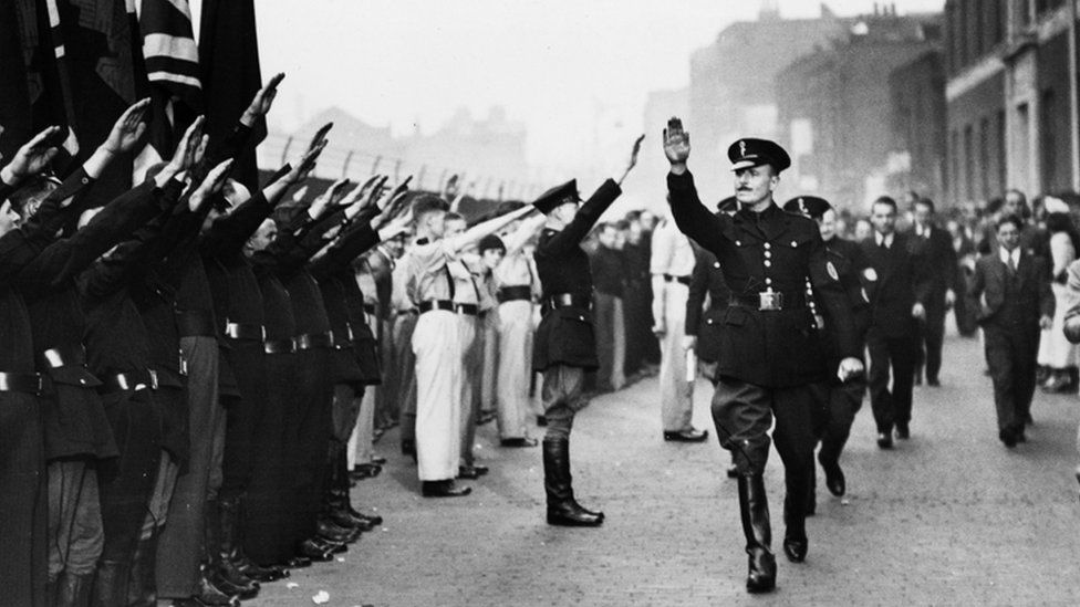 JanPrivateAcc's tweet photo. @AndrewRTDavies No family was ever destroyed by alcoholism. Why in England there's so many thick neo-fascists like Andrew? 🏴󠁧󠁢󠁥󠁮󠁧󠁿🤡 https://t.co/Jt1IJlfJFY