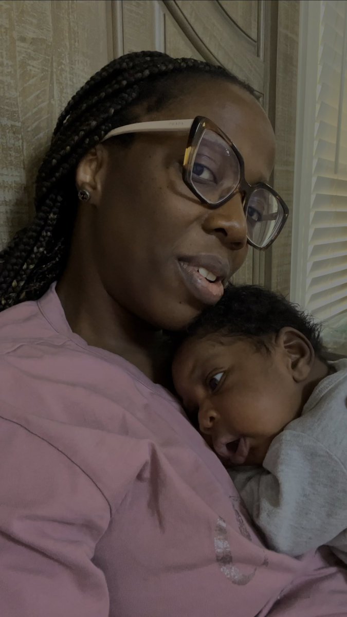 Debaay's tweet image. Just when I thought multitasking was tough as a CEO, I took on the most rewarding role of all – being a new mom! 💼👶 Balancing meetings with baby giggles; business as usual 🥰 

August report is out 36.6% Rev growth. Super team @onehealthng 

💪💕 #CEOmom #BalancingAct #MomLife