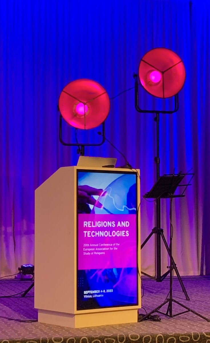 Visuaalisesti näyttävä konferenssinäyttämö! Paikkana uskontotieteen <a href="/easr2023/">EASR2023</a> konferenssi Vilnassa.