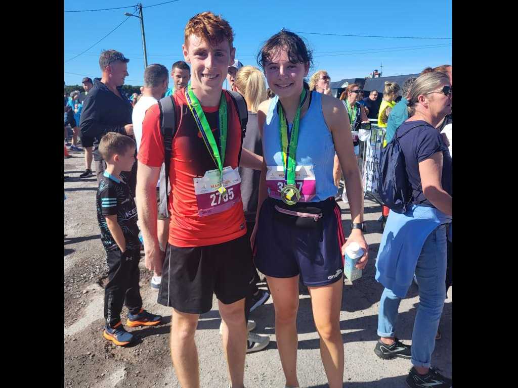 PCD_07's tweet photo. Comhghairdeachas ó chroí le Ciara Ní Shé, Sibéal Ní Ógáin agus David Ó Catháin a chríochnaigh an leathmharatón i bparóiste na gréine, Dún Chaoin. https://t.co/Z5Ixb9AOc6