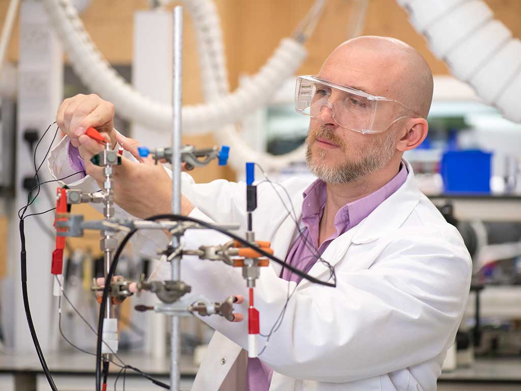 Uni of Nottingham Press Office (@uonpressoffice) on Twitter photo Research from <a href="/ChemistryUoN/">UoN Chemistry</a> led by <a href="/DrLeeJohnson/">Lee R. Johnson</a> is one of four projects to be awarded additional funding from <a href="/FaradayInst/">Faraday Institution</a> for the development of new materials and technologies for next-generation batteries <a href="/UoNEnergy/">University of Nottingham Energy Institute</a> <a href="/UoN_Propulsion/">Propulsion Futures Beacon</a>
Full story here ow.ly/A65b50PHKNY Research from <a href="/ChemistryUoN/">UoN Chemistry</a> led by <a href="/DrLeeJohnson/">Lee R. Johnson</a> is one of four projects to be awarded additional funding from <a href="/FaradayInst/">Faraday Institution</a> for the development of new materials and technologies for next-generation batteries <a href="/UoNEnergy/">University of Nottingham Energy Institute</a> <a href="/UoN_Propulsion/">Propulsion Futures Beacon</a>
Full story here ow.ly/A65b50PHKNY