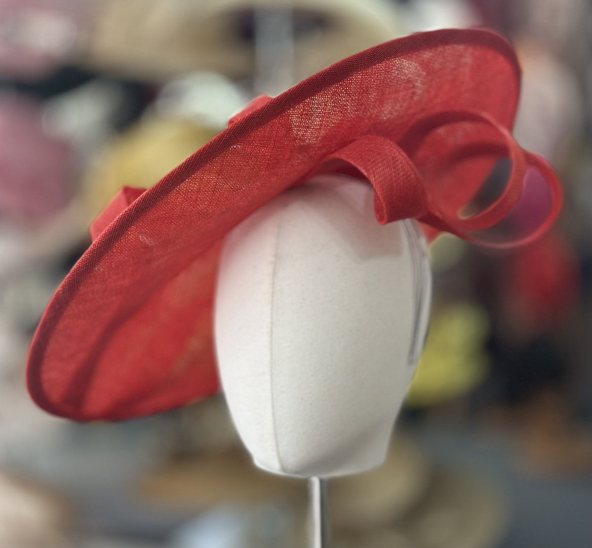 Hat of the Week
A large scarlet sinamay disc, finished with sinamay twists on top and underside.
Available to hire or purchase.
#hatoftheweek #discoftheweek  #hat #hats #disc #discs #hatshop #hathireshop #millinery #scarlet #red #wallingforduk #louiseclairemillinery