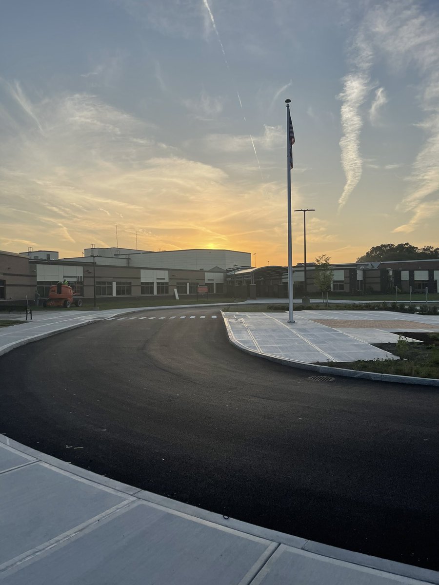 Welcome back!  It’s a great time to be at Waterloo! 🧡🖤@WaterlooFamily