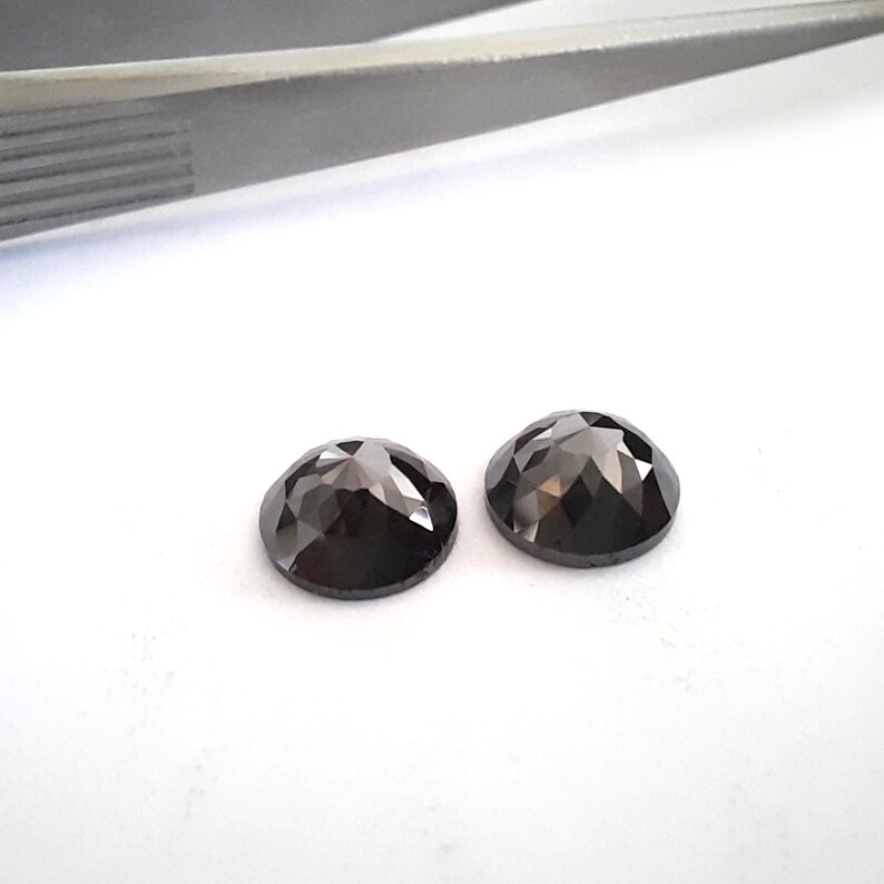 AvellinnoJewels's tweet image. 4.07 Ct Round Rose Cut Black Pair Diamond For Jewelry Making 💎💎

avellinno.com/products/4-07-…

#blackdiamond #rosecutdiamond #roundcutdiamond #blackrounddiamond #loosediamond #naturaldiamond #pairdiamond #polisheddiamond #roundrosecut #looserounddiamond #treatedblack