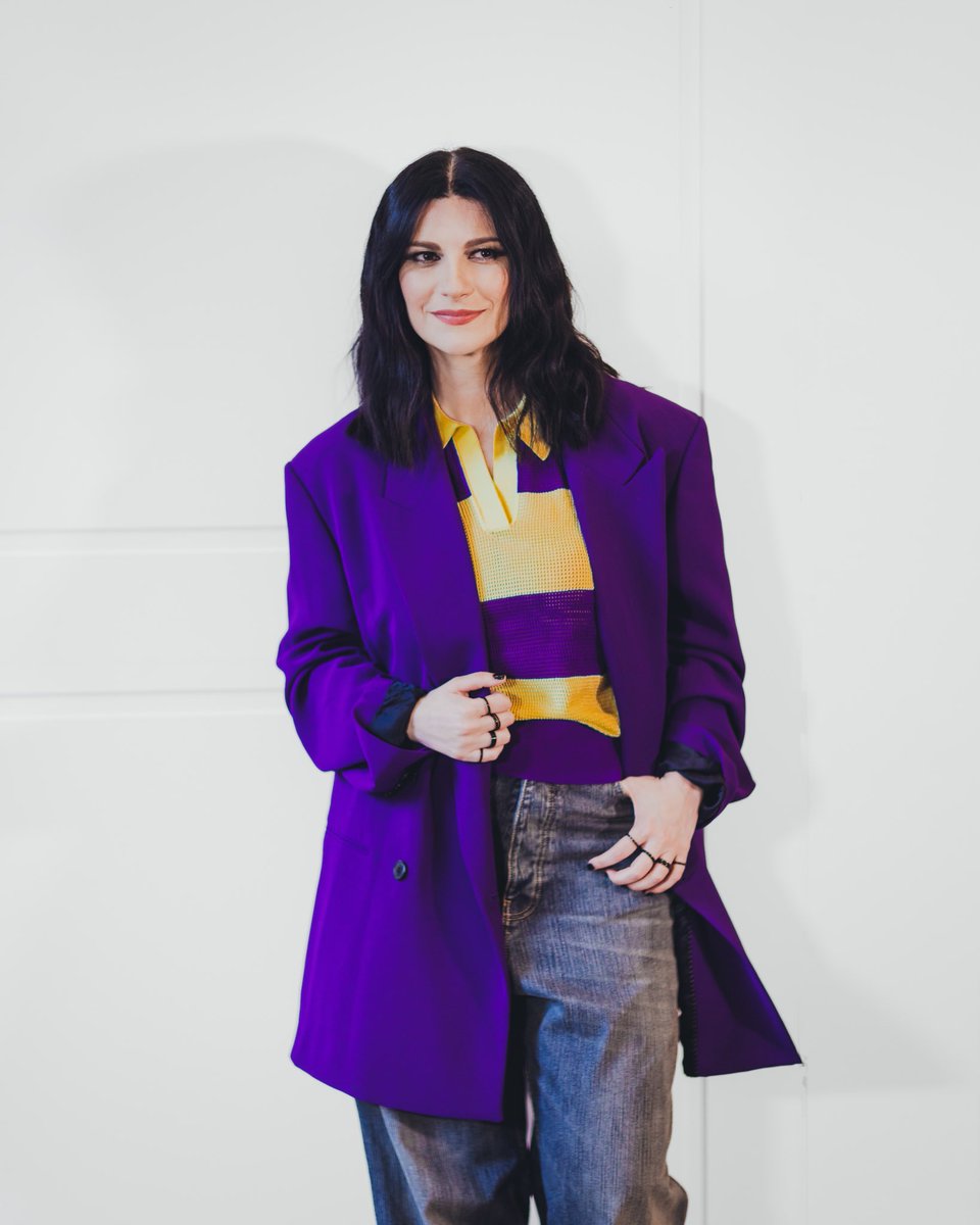 LauraPausini's tweet photo. Cuando me dicen que hay una novedad… yo miro con curiosidad, no sé que pensar, después digo: “¿Es Chile?” 
¡Y al final estoy feliz porque he adivinado! ¡SI!
Están confirmadas dos fechas en Chile para mi próxima gira mundial:

23 FEBRERO 2024
MONTICELLO - GRAN ARENA

25 FEBRERO 2024
SANTIAGO - MOVISTAR ARENA

Pre-venta para los socios del club de fans desde mañana a las 12h (hora local) hasta el 6 septiembre a las 12h (hora local).
Venta general a partir del 6 de septiembre a las 12h (hora local).

Este es nuestro Buen Inicio ¡Os espero!
•
Quando mi dicono che c'è una novità... guardo con curiosità, poi non so cosa pensare, poi dico: "È il Cile?” E alla fine sono felice perché ho indovinato! SIÌ!
Queste sono le due date in Cile per il mio prossimo tour mondiale:

23 FEBBRAIO 2024
MONTICELLO - GRAN ARENA

25 FEBBRAIO 2024
SANTIAGO - MOVISTAR ARENA

Prevendita per i membri del fanclub a partire da domani alle 12.00 fino al 6 settembre alle 12.00 (ora locale).
Vendita generale dal 6 settembre alle ore 12.00 (ora locale).

Questo è il nostro Buon Inizio, vi aspetto!